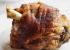 Ciolan de porc crocant la cuptor garnisit cu iahnie de fasole, varza calita si salata de sfecla cu hrean (pentru 2 Persoane)